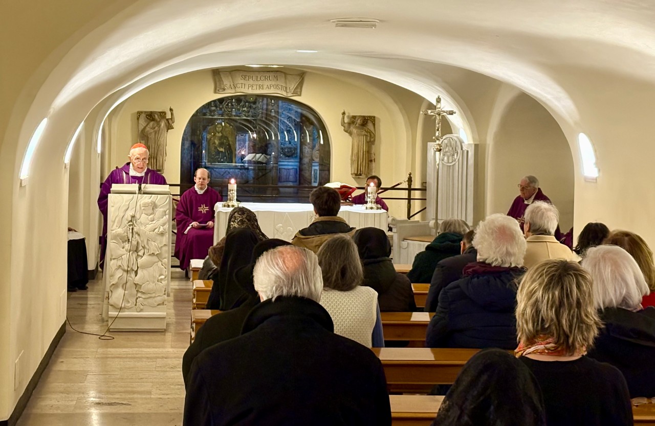 L’omelia del card. Filoni alla Messa mensile per Benedetto XVI